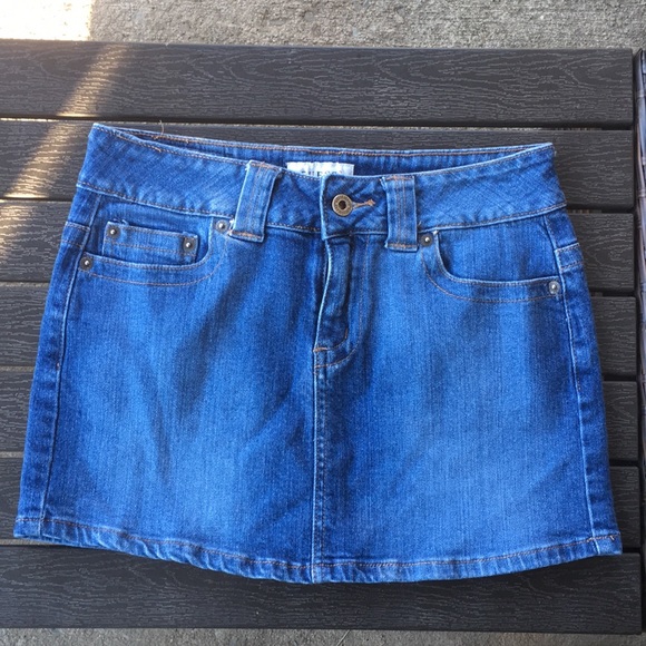 Guess Dresses & Skirts - Guess jeans mini skirt 26 LIKE NEW!